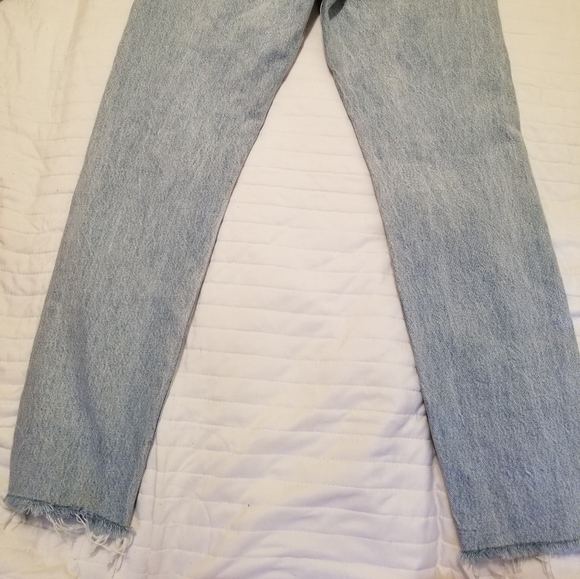 Levi’s Wedgie Straight Ankle Distressed Jeans - Picture 7 of 12